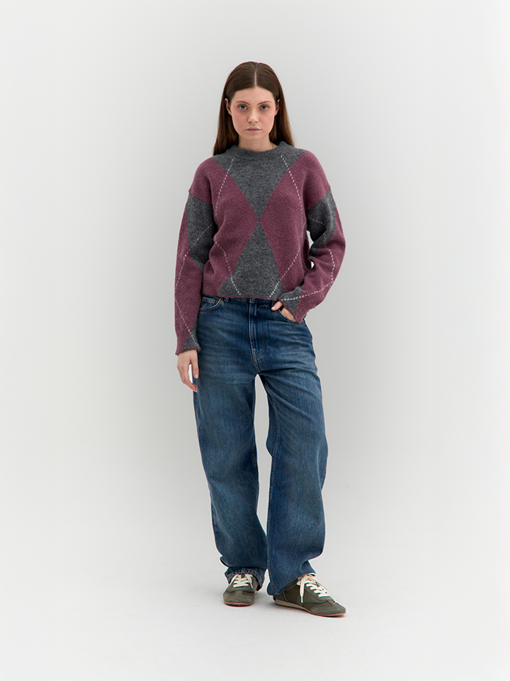 Women’s crew neck sweater with argyle pattern